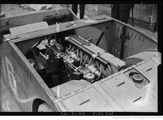 Chassis 4059 with its engine, period photograph (1923). From the Perridon Collection Type 32 dossier.
